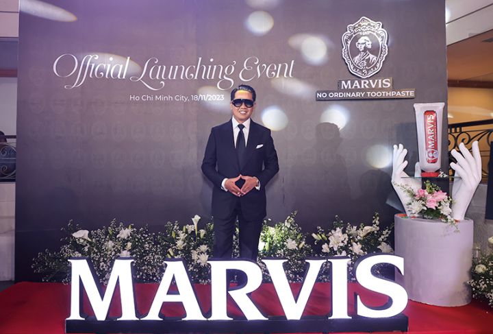 Chăm sóc răng miệng theo phong cách quý tộc như NTK Thái Công, Ninh Dương Lan Ngọc